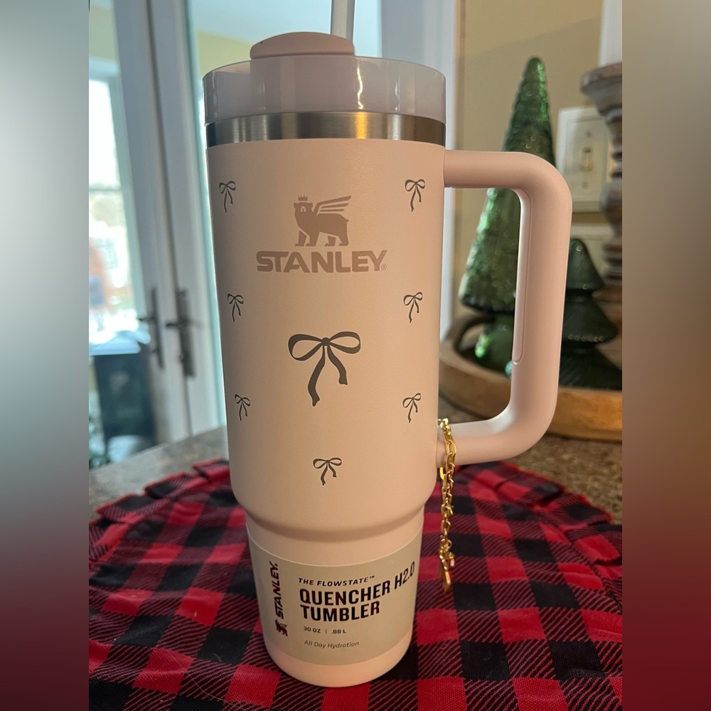 NWT Stanley Rose Quartz 30 oz Tumbler with Bow Design & Charm